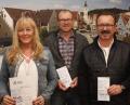 Bild: Hirsch
Oberbürgermeister Andreas Feller (rechts) verlieh Karin Schindler. Dr. Norbert Frank und Herbert Suttner (von links )die blaue Ehrenamtskarte.