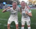 Bild: Horward/DFB
Laura Donhauser (links) und Vanessa Fudalla freuen sich über den Einzug ins Viertelfinale. Die beiden spielen nicht nur in der U17-Nationalmannschaft zusammen, sondern auch beim FC Bayern München.