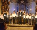 Bild: bey
Mit funkensprühenden Wunderkerzen verabschieden sich die Ministranten von ihrem eindrucksvollen Lichtergottesdienst.