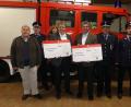Bild: Dotzauer
Gemeinsinn demonstriert die Feuerwehr Vorbach mit der Übergabe von Spendenschecks an die katholische Kirchenverwaltung und an den FC-Förderverein. Darüber freuen sich alle: (von links) Hans Bayerl (Kirchenverwaltung), Kommandant Hans Groher, Pfarrgemeinderatssprecherin Gertraud Hofmann, Pater Adrian Kugler, FC-Vorsitzender Wolfgang Busch, stellvertretender Kommandant Stefan Lautner und Feuerwehr-Vorsitzender Marius Meier.
