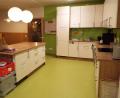 Bild: e
Der Kindergarten St. Vitus hat im Zuge der Sanierung eine neue Küche mit Essbereich erhalten. Diese Anschaffung muss die Stadt Schnaittenbach allein finanzieren.
