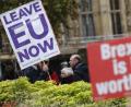 Bild: Alastair Grant/AP
Gehen oder bleiben? Wie der Brexit aussehen soll und ob er wirklich kommt, ist noch lange nicht geklärt.