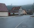 Bild: pi
Mit dem Ausbau des Gehwegs ist in der Flossenbürger Straße auch die Erneuerung der Wasserleitung erfolgt. Dazu kommen neue Straßenlampen.