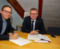 Bild: Andreas Royer
Geht es nach Kämmerer Andreas Eckl (links) und Bürgermeister Michael Göth, können die guten konjunkturellen Rahmenbedingungen für die Reduzierung der Verbindlichkeiten gerne noch länger anhalten.