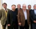 Bild: Hirsch
Vorsitzender Andreas Wopperer (rechts) ehrte die Gründungsmitglieder und verabschiedete die ausgeschiedenen Vorstandsmitglieder. Das Bild zeigt von links: Dr. Bernd Schleicher, Dr. Martin Baumann, Dr. Wolfgang Dietl, Dr. Gunther Welke, Dr. Peter Semmler, Rainer Müller, OB Andreas Feller, Anja Schanderl-Krüger und Dr. Heinrich Giewekemeyer.