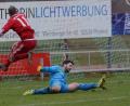 Bild: ham
Das war die Chance zum 2:0: Pfreimds Maximilian Herzog (links) scheiterte am starken Hutthurmer Keeper Christopher Binder.