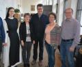 Bild: jr
Aus diesen Personen setzt sich die neue Vorstandschaft des „Konnersreuther Ring“ zusammen. Mit dabei sind (von links) Vorsitzender Pater Benedikt Leitmayr, Schwester Hanna-Maria Ehlers, Gudrun Schiml, Josef Eckert, Cornelia Buhlmann und Bürgermeister Max Bindl.
