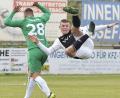 Bild: Ziegler
Überflieger: Der Gebenbacher Mittelstürmer und Torschütze zum 2:0, Marco Seifert (rechts), gerät im Kampf um den Ball mit dem Abtswinder Linksverteidiger Christopher Lenhart unabsichtlich hart aneinander.