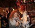 Bild: wro
Nach Einbruch der Dunkelheit stattet der Nikolaus den Kindern einen Besuch ab - begleitet von einem Engel mit Trompete.