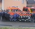 Bild: frd
32 Feuerwehranwärter aus 7 Feuerwehren unterzogen sich von Februar bis November in 120 Stunden der Modularen Truppmannausbildung. Für diesen Zeitaufwand bedankten sich (von rechts) Kreisbrandinspektor Richard Fleck, die Bürgermeister Martin Prey (Niedermurach) und Norbert Eckl (Teunz).