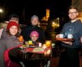 Bild: Hirsch
Treffpunkt "Marktplatz": Bei einer Tasse Glühwein genossen die Besucher den abendlichen Flair der Altstadt.