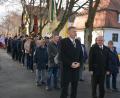 Bild: jr
Mit einem kurzen Kirchenzug von der Grundschule zur Pfarrkirche begannen die Feierlichkeiten. Mit dabei waren Bürgermeister Ernst Neumann, die Gemeinderäte und zahlreiche Vereine.