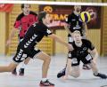 Bild: zg
Das erste Mal in dieser Saison gingen die Volleyballer des VC Amberg – im Bild von links Marco Nanka, Florian Birne, Florian Nirner (vorne) und Bastian Barth – in die Knie, mit komplett leeren Händen kehrte der Tabellenführer der Bayernliga von seinem Auswärtsspiel in Volkach aber nicht zurück.