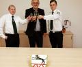 Bild: tok
Sie stoßen auf die Schirmherrschaft an: Benjamin Bonczyk, Bürgermeister Rudolf Schopper, Tobias Zenger (von links).