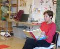 Bild: exb
Elisabeth Uschold las den Kindern am Vorlesetag Kurzgeschichten vor und fungiert an der Grundschule auch als Lesepatin.