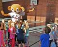 Bild: hä
Die Vorsitzenden des TC Tirschenreuth sorgten zusammen mit Talentino-Tennis-Scout Uwe Dressel für eine ungewöhnliche Unterrichtsstunde in der Marien-Grundschule.