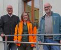 Bild: nm
Stefan Bösl (links) und Ingo Greim wünschen ihrer neuen Kollegin Michaela Hamann einen guten Start für ihre Arbeit im Pleysteiner Revier.