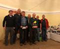 Bild: exb/Maria Heser
Roland Sächerl gratuliert Robert Weyh, Martin Weber, Wenz Landgraf und Franz Bauer zu ihren Platzierungen. Josef Fischer und Georg Panzer bedanken sich für die Teilnahme (von links).