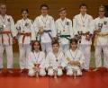 Bild: tra
Das gesamte Jahr über sammelten die Nachwuchs-Judokas bei Turnieren, Lehrgängen und Meisterschaften Punkte für die Top-Ten-Wertung. Die besten zehn jeder Altersklasse wurden mit Pokalen ausgezeichnet, darunter von der DJK Ensdorf (hinten von links) Emilie Marschall, Mathilda Lauber, Natascha Lauber, Luis Pirzer, Andre Fruth, Jana Waldmann, (vorne von links) Rihanna Pridgen, Victor Wilhelm und Lina Waldmann.