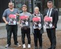 Bild: sns
Bürgermeister Martin Birner, Stadtmanagerin Ulrike Meixner und die "Esszimmer"-Pächter Matthias Bartzyk und Martin Pongratz und (von rechts) rühren die Werbetrommel für den Stadtball.
