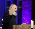Bild: hou
Mit Sehnsucht die Ankunft des Erlösers erwarten und dabei sich selbst auf den Prüfstand stellen: Pater Anselm Grün zeigt Wege im Advent auf und er vermittelt völlig neue Gedanken im Vorfeld des Weihnachtsfestes.