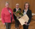 Bild: exb
Steffi Franckenstein (rechts) wurde beim Gauturntag Oberpfalz Süd für ihr langjähriges Engagement ausgezeichnet.