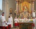 Bild: exb
Die Ministrantenschar wurde verstärkt. Im Bild von links die Oberministranten Simon Weiß und Lucia Stahl, Pastoralreferent Alfred Kick, Katharina Braun, Magdalena Hammerl, Lina Merter, Simon Preßl, Vincent Riedl, Eva Meller, Lukas Mutzbauer und Pfarrer Markus Ertl.