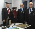 Bild: Hirsch
Bürgermeister Thomas Falter und die Vereinsvertreter Hans-Peter Weiß und Josef Hartinger (von links) eröffneten die Ausstellung der Krieger- und Reservistenkameradschaft Wackersdorf.