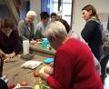 Bild: fvo
Die Teilnehmer am NEUN2727 - Kochkurs "Antientzündliche Ernährung mit der Heilkraft" mit der Referentin Tanja Franz (rechts)