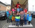 Bild: rpp
Gerne packen die Kleinen des Kinderhauses Pusteblume beim Beladen des Lkw mit an. Dieser bringt ihre „Geschenke mit Herz“ bis Weihnachten zu Kindern in Osteuropa.