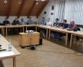 Bild: gi
Die Kommandanten der Feuerwehren des Marktes Moosbach treffen sich zur Besprechung wichtiger Anschaffungen und Vorhaben im Feuerwehrhaus Moosbach.