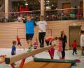 Bild: Renate Putz
Der Schwebebalken ist eine von zwölf Stationen beim Tag des Kinderturnens in Schnaittenbach.