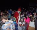 Bild: mmj
Das Warten hat sich gelohnt: Beim Adventmarkt von "land&gut" hatte der Nikolaus für die Kinder etwas mitgebracht.