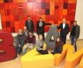 Bild: Claudia Wittmann/exb
Andreas Ferstl (Schülersprecher FOS/BOS), Schulleiter Martin Wurdack (sitzend), Oberstudienrat Gerd Fischer, Mitglied des Fördervereins, Christopher Maurer (Schülersprecher, sitzend), Andreas Reindl (Schatzmeister), Marina Schirner, Luisa Felzmann (beide ebenfalls Schülersprecherinnen), Vereinsvorsitzender Alexander Düssil und sein Stellvertreter Georg Wittmann (von links) freuen sich über die neuen Buchstabenmöbel.