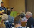 Bild: weu
Richard Reger aus Böhmischbruck erwies sich beim Ü50-Café im Mehrgenerationentreff als ausgewiesener Kenner der Sagen und Geschichten über Rauhnächte und heimatliche Bräuche.
