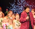 Bild: Dagmar Williamson
Rosen für Renate: Seit 50 Jahren unterrichtet sie Mädchen und Buben im Ballett-Tanz.