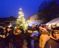 Bild: bey
Der Schwarzenbacher Adventsmarkt des Vereinskartells am neuen Dorfplatz ist ein voller Erfolg.