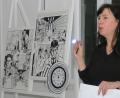 Bild: Hirsch
Nur mit einer Taschenlampe als Lichtquelle führte Künstlerhaus-Leiterin Andrea Lamest die Besucher der Abendvorstellung durch die Ausstellung „Kafka in Komiks“.