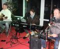 Bild: kro
Paul Brysch, Norman Schelter und Florian Gradl (von links) sorgten für eine tolle musikalische Umrahmung im "Winterzelt".