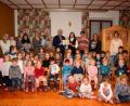 Bild: bey
Die Kinder des Kindergartens St. Elisabeth übergeben mit Schwester Maria Fuchs 550 Euro an die Kinderkrebshilfe.