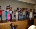 Bild: mad
Viel Applaus gab es für die Aufführung der Kinder der Dr.-von-Ringseis-Grundschule beim Seniorennachmittag im Pfarrsaal.