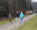 Bild: frd
Beim Nikolaus-Wandertag ließen sich die Teilnehmer auch von Regen und Nieselregen nicht abschrecken. Das galt auch für vierbeinige Weggefährten.