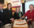 Bild: Hirsch
Vor 60 Jahren gründete Betty Forster die Frauen-Union in Schwandorf. Zum Jubiläum gab es eine "Geburtstagstorte".
