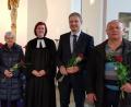 Bild: pjss
Karina Loße (links) verabschiedet sich aus dem Gremium. Den Kirchenvorstand der evangelischen Kirchengemeinde Tirschenreuth bilden nun Barbara Schattauer Züllich, Elisabeth Lauterbach, Frieda Pürner mit Pfarrerin Dr. Stefanie Schön, Sebastian Drechlser und Albrecht Kirchmann (von links).