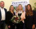 Bild: Hirsch
Geschäftsführer Joachim Häring (links) verlässt den Zweckverband des Oberpfälzer Seenlandes. Seine Nachfolgeriin ist Verena Danner (Zweite von links). Neu im Team ist Projektmanagerin Tanja Berschneider (Zweite von rechts). Den beiden assistiert Patricia Kohn (rechts).