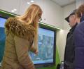 Bild: lue
Viele Grundstückseigentümer und Interessierte kommen ins mobile Bürgerbüro von Tennet. Ina-Isabell Haffke, Projektleiterin des Ostbayernrings, informiert über den aktuellen Verlauf der neuen Leitungen und künftige Entwicklungen.