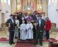 Bild: jzk
Pater James (Bildmitte) freute sich über die schöne Bläsermesse beim Adventsgottesdienst. Vorne links steht Hornmeister Ely Eibisch.