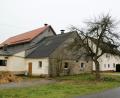 Bild: Rainer Christoph
Auch wenn der Name kriegerisch klingt, der Weiler Kriegshut liegt friedlich auf einer Höhe von 520 Metern über Normal-Null in der Gemeinde Kirchendemenreuth im Landkreis Neustadt/WN.