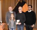 Bild: soj
Präses Pfarrer Pater Anish George (von rechts) konnte mit Kalle und Carla Winterling mit Vorsitzendem Hubert Knott neue Mitglieder begrüßen.
