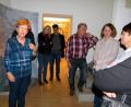 Bild: bgl
Schauplatz für die Tagung der Heimatpfleger war das Doktor-Eisenbarth- und Stadtmuseum. Juane Demleitner (links) brachte den Gästen die Ausstellung näher.